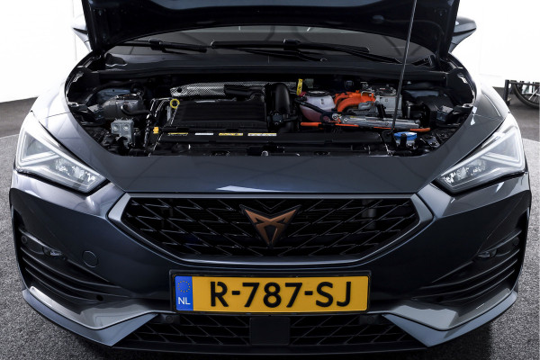 CUPRA Leon Sportstourer 1.4 e-Hybrid 245 PK VZ Performance | Elek. Trekhaak | Memory | Dig. Cockpit | Adapt. Cruise | Stoel-+Stuurverw. | Leder | Camera | NAV+App. Connect | ECC | LM 19" |