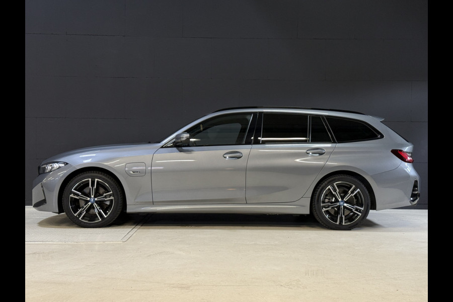 BMW 3 Serie Touring 330e | M-pakket | Lederen sportstoelen | Harman/Kardon | Sfeerverlichting | Full LED