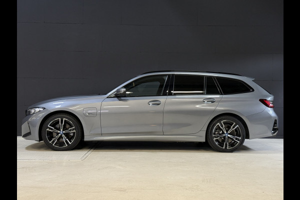 BMW 3 Serie Touring 330e | M-pakket | Lederen sportstoelen | Harman/Kardon | Sfeerverlichting | Full LED