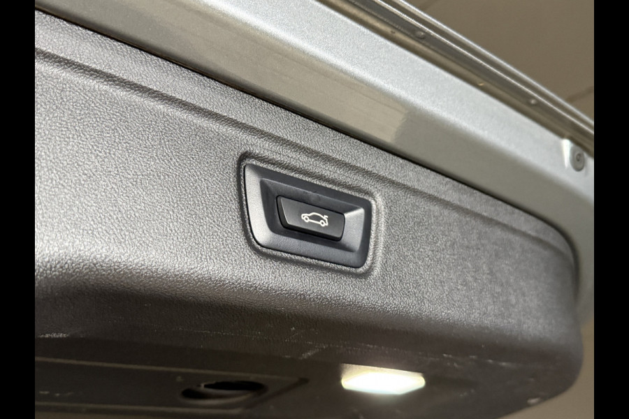 BMW 3 Serie Touring 330e | M-pakket | Lederen sportstoelen | Harman/Kardon | Sfeerverlichting | Full LED