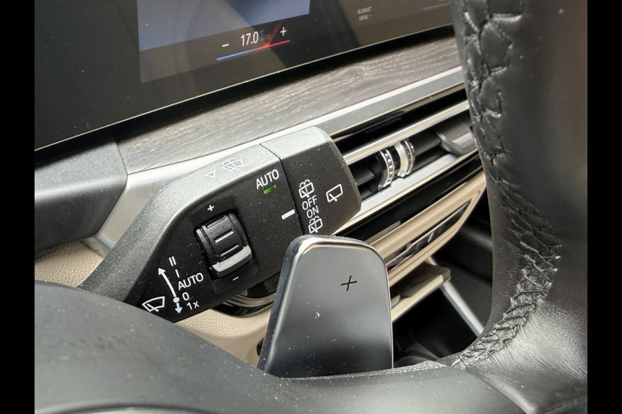 BMW 3 Serie Touring 330e | M-pakket | Lederen sportstoelen | Harman/Kardon | Sfeerverlichting | Full LED