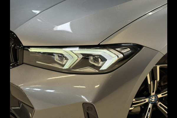 BMW 3 Serie Touring 330e | M-pakket | Lederen sportstoelen | Harman/Kardon | Sfeerverlichting | Full LED