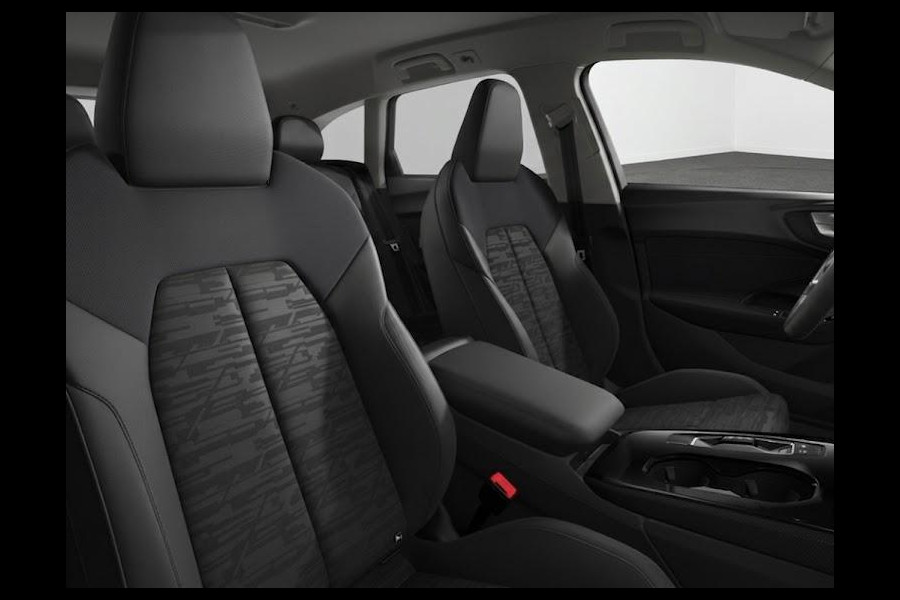 Audi A5 Avant Advanced edition e-hybrid 220 kW / 299 PK Avant 7 | Techniekpakket plus | Stoelen voor elektrisch | Geheugenpakket | Privacy glas |