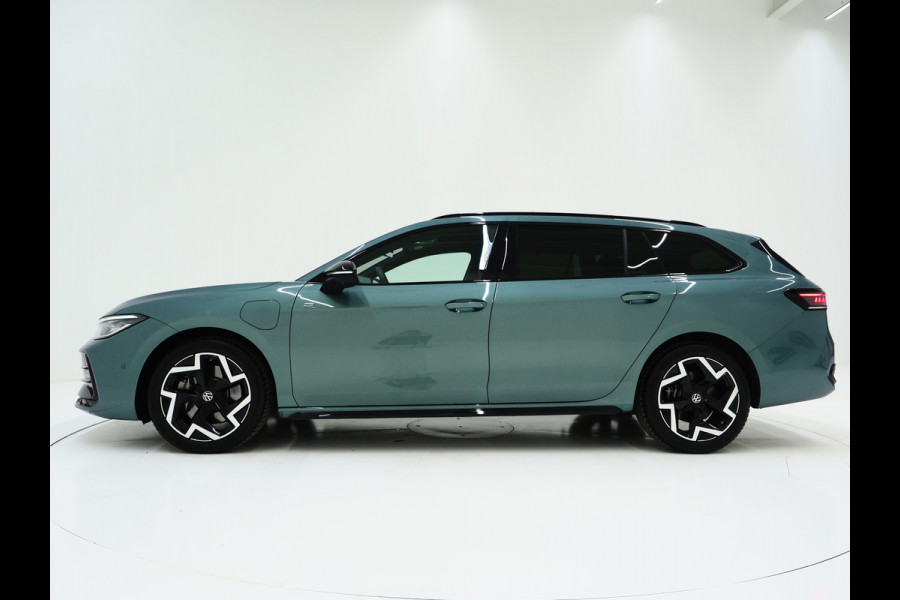 Volkswagen Passat Variant 1.5 eHybrid R-Line Edition | Panoramadak | Vol Leder | Harman/Kardon | HUD | Massage | Trekhaak