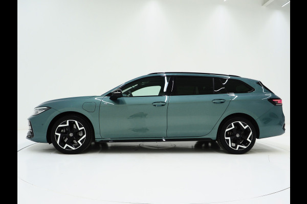 Volkswagen Passat Variant 1.5 eHybrid R-Line Edition | Panoramadak | Vol Leder | Harman/Kardon | HUD | Massage | Trekhaak