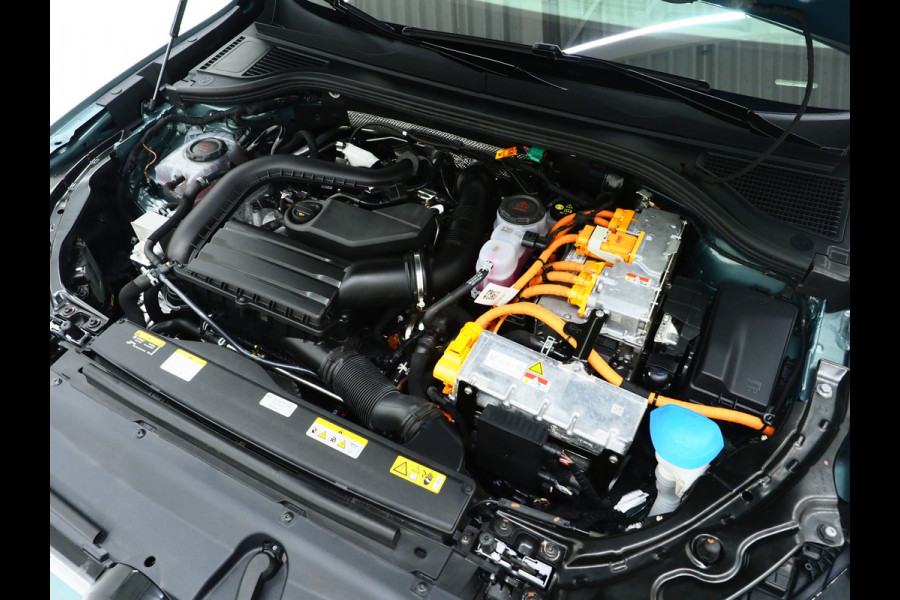 Volkswagen Passat Variant 1.5 eHybrid R-Line Edition | Panoramadak | Vol Leder | Harman/Kardon | HUD | Massage | Trekhaak