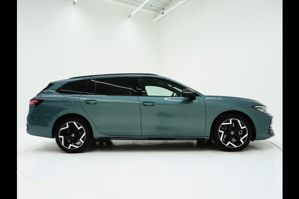 Volkswagen Passat Variant 1.5 eHybrid R-Line Edition | Panoramadak | Vol Leder | Harman/Kardon | HUD | Massage | Trekhaak
