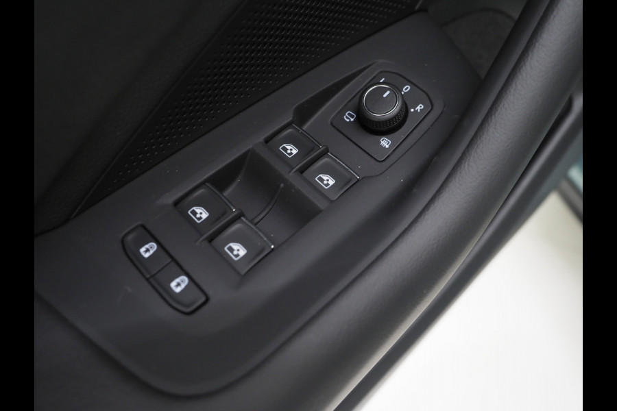 Volkswagen Passat Variant 1.5 eHybrid R-Line Edition | Panoramadak | Vol Leder | Harman/Kardon | HUD | Massage | Trekhaak