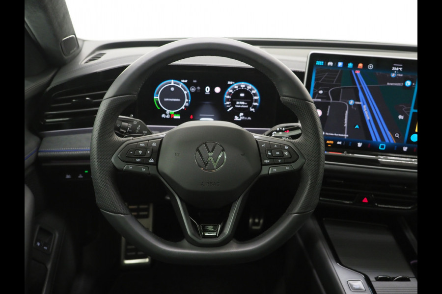 Volkswagen Passat Variant 1.5 eHybrid R-Line Edition | Panoramadak | Vol Leder | Harman/Kardon | HUD | Massage | Trekhaak