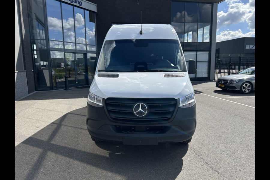 Mercedes-Benz eSprinter 320 L2 Pro 81kWh / Snel laden 115Kw / Trekhaak / MBUX / Navigatie / Camera / Cruise control / Airco / 270 Graden achterdeuren