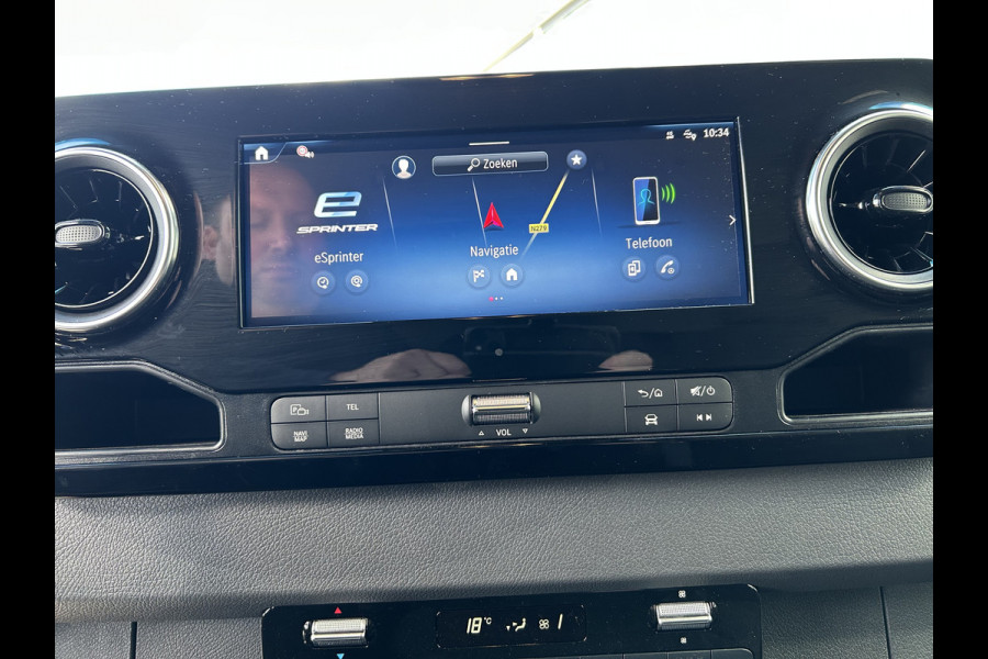 Mercedes-Benz eSprinter 320 L2 Pro 81kWh / Snel laden 115Kw / Trekhaak / MBUX / Navigatie / Camera / Cruise control / Airco / 270 Graden achterdeuren