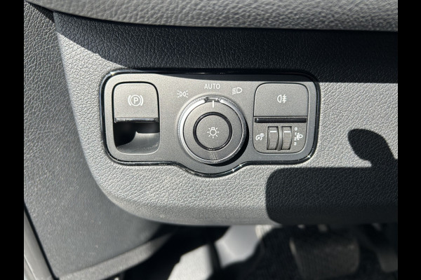 Mercedes-Benz eSprinter 320 L2 Pro 81kWh / Snel laden 115Kw / Trekhaak / MBUX / Navigatie / Camera / Cruise control / Airco / 270 Graden achterdeuren