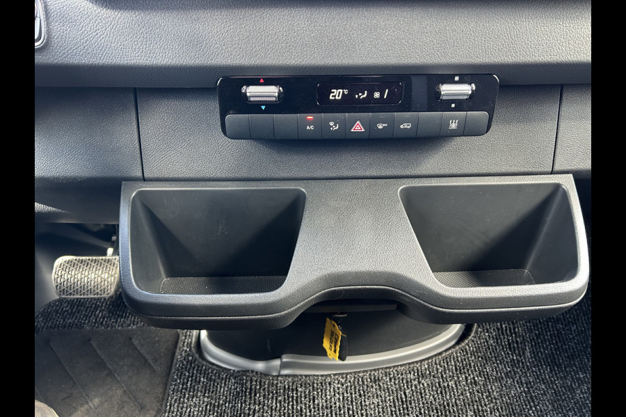 Mercedes-Benz eSprinter 320 L2 Pro 81kWh / Snel laden 115Kw / Trekhaak / MBUX / Navigatie / Camera / Cruise control / Airco / 270 Graden achterdeuren