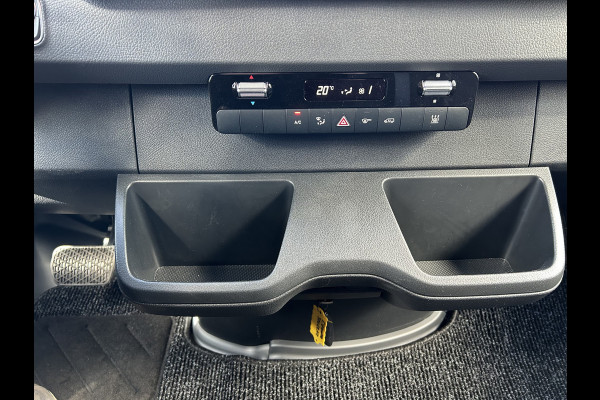 Mercedes-Benz eSprinter 320 L2 Pro 81kWh / Snel laden 115Kw / Trekhaak / MBUX / Navigatie / Camera / Cruise control / Airco / 270 Graden achterdeuren