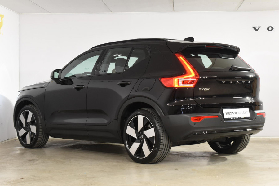 Volvo EX40 Single Motor Extended Range Ultra 82 kWh Navigatie / 360 Camera / 20'' velgen / Panorama schuif-kanteldak / Harman Kardon / Elektrisch verstelbare stoelen met geheugen / Stoelverwarming / Stuurverwarming