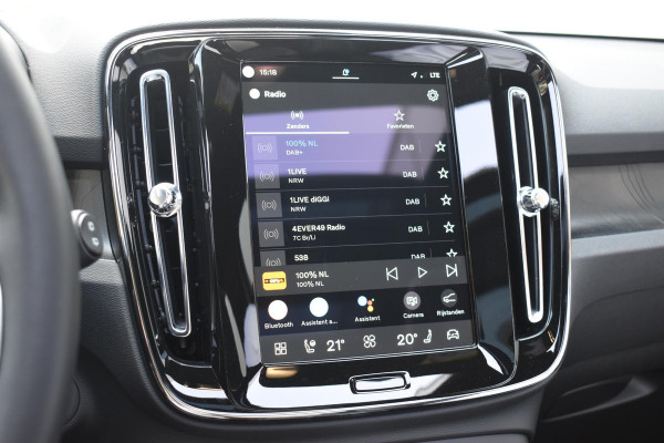 Volvo EX40 Single Motor Extended Range Ultra 82 kWh Navigatie / 360 Camera / 20'' velgen / Panorama schuif-kanteldak / Harman Kardon / Elektrisch verstelbare stoelen met geheugen / Stoelverwarming / Stuurverwarming