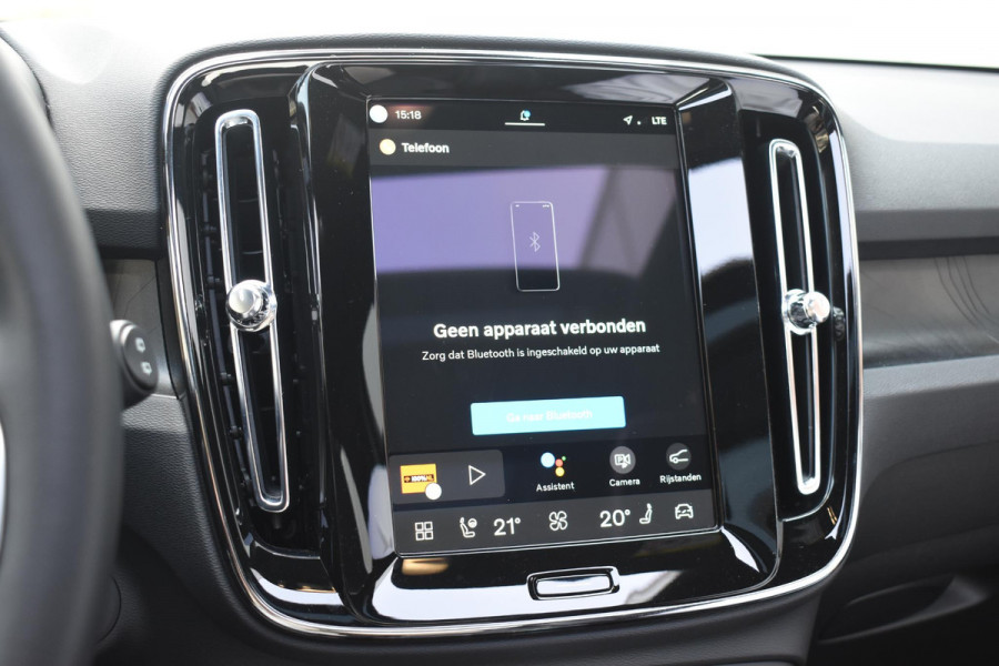 Volvo EX40 Single Motor Extended Range Ultra 82 kWh Navigatie / 360 Camera / 20'' velgen / Panorama schuif-kanteldak / Harman Kardon / Elektrisch verstelbare stoelen met geheugen / Stoelverwarming / Stuurverwarming
