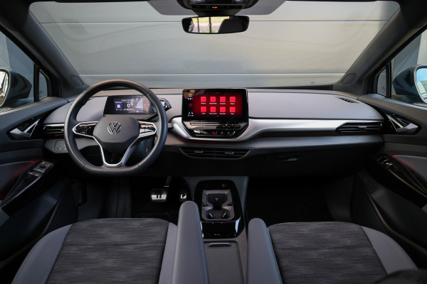 Volkswagen ID.4 Pro Performance 77 kWh | BTW | CAMERA | TREKHAAK | ACC | STOELVERWARMING |