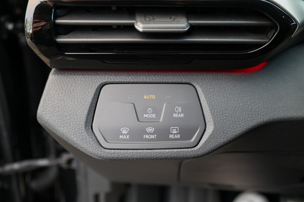 Volkswagen ID.4 Pro Performance 77 kWh | BTW | CAMERA | TREKHAAK | ACC | STOELVERWARMING |