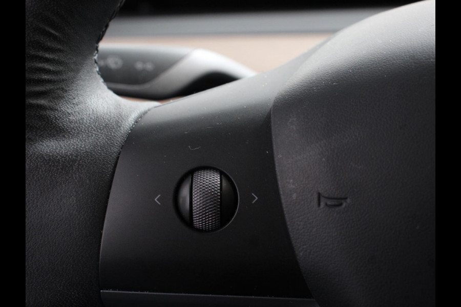 Tesla Model Y Performance Long Range AWD 75 kWh Climate control Adaptieve cruise control Achteruitrijcamera Panoramadak Keyless Stuurverwarming Stoelverwarming LED Navigatie Parkeersensoren