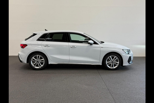 Audi A3 Sportback 35 TFSI S Edition SONOS Premium Audio Airco ECC Navigatie Carplay Full LED Elektr. Sportstoelen PDC VA + Camera Adaptive Cruise Control Head Up Display