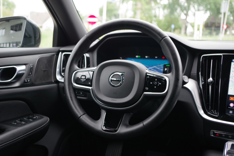 Volvo V60 2.0 T8 Plug-in Hybrid 456 PK AWD Ultimate Dark, Panoramadak, H/K Sound, 360 Camera