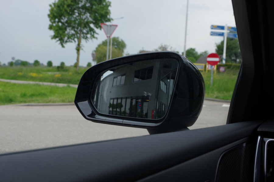 Volvo V60 2.0 T8 Plug-in Hybrid 456 PK AWD Ultimate Dark, Panoramadak, H/K Sound, 360 Camera