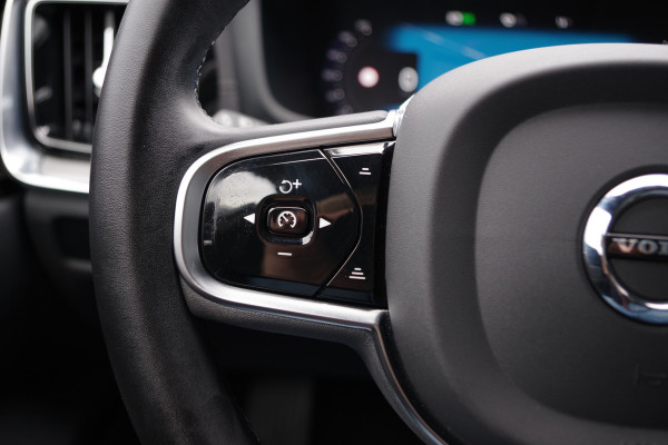 Volvo V60 2.0 T8 Plug-in Hybrid 456 PK AWD Ultimate Dark, Panoramadak, H/K Sound, 360 Camera