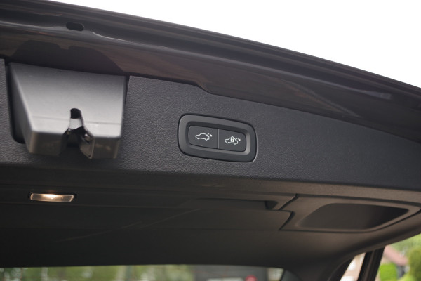 Volvo V60 2.0 T8 Plug-in Hybrid 456 PK AWD Ultimate Dark, Panoramadak, H/K Sound, 360 Camera