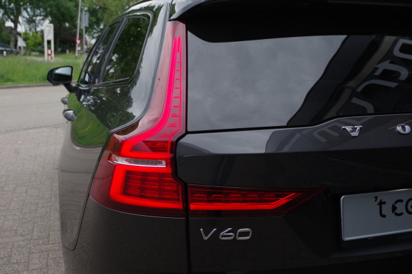 Volvo V60 2.0 T8 Plug-in Hybrid 456 PK AWD Ultimate Dark, Panoramadak, H/K Sound, 360 Camera