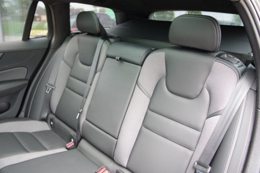 Volvo V60 2.0 T8 Plug-in Hybrid 456 PK AWD Ultimate Dark, Panoramadak, H/K Sound, 360 Camera