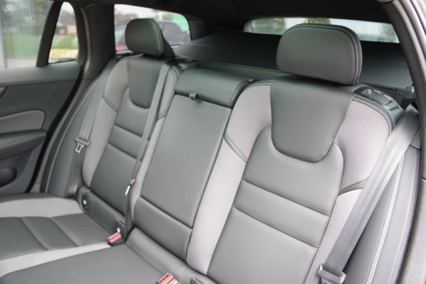 Volvo V60 2.0 T8 Plug-in Hybrid 456 PK AWD Ultimate Dark, Panoramadak, H/K Sound, 360 Camera