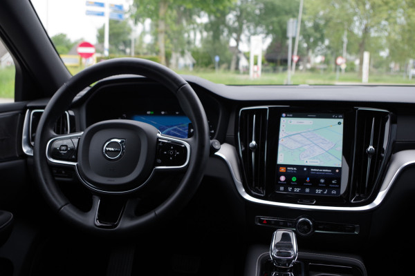 Volvo V60 2.0 T8 Plug-in Hybrid 456 PK AWD Ultimate Dark, Panoramadak, H/K Sound, 360 Camera