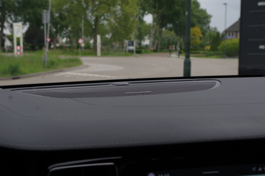 Volvo V60 2.0 T8 Plug-in Hybrid 456 PK AWD Ultimate Dark, Panoramadak, H/K Sound, 360 Camera