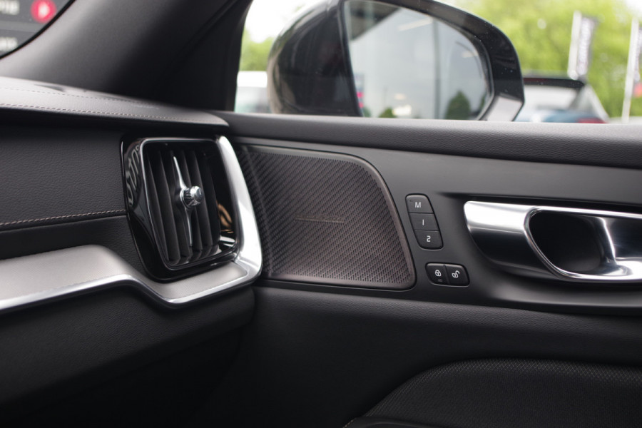 Volvo V60 2.0 T8 Plug-in Hybrid 456 PK AWD Ultimate Dark, Panoramadak, H/K Sound, 360 Camera