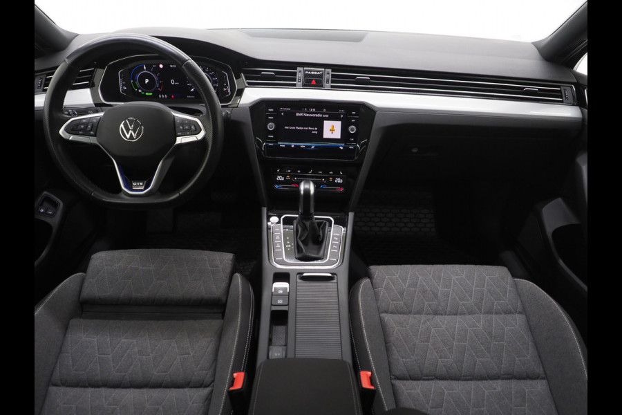Volkswagen Passat Variant 1.4 TSI PHEV GTE 218PK | Panoramadak | Trekhaak | Massage | Camera | Virtual | Memory | Matrix | Carplay