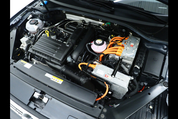 Volkswagen Passat Variant 1.4 TSI PHEV GTE 218PK | Panoramadak | Trekhaak | Massage | Camera | Virtual | Memory | Matrix | Carplay