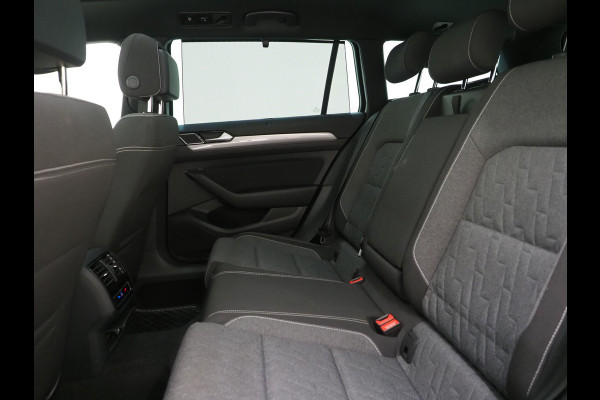 Volkswagen Passat Variant 1.4 TSI PHEV GTE 218PK | Panoramadak | Trekhaak | Massage | Camera | Virtual | Memory | Matrix | Carplay