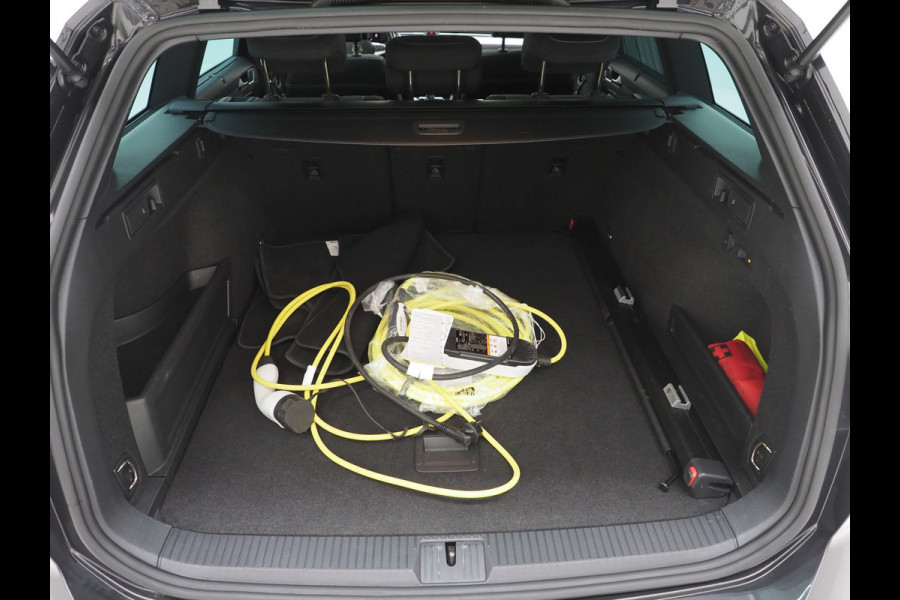 Volkswagen Passat Variant 1.4 TSI PHEV GTE 218PK | Panoramadak | Trekhaak | Massage | Camera | Virtual | Memory | Matrix | Carplay