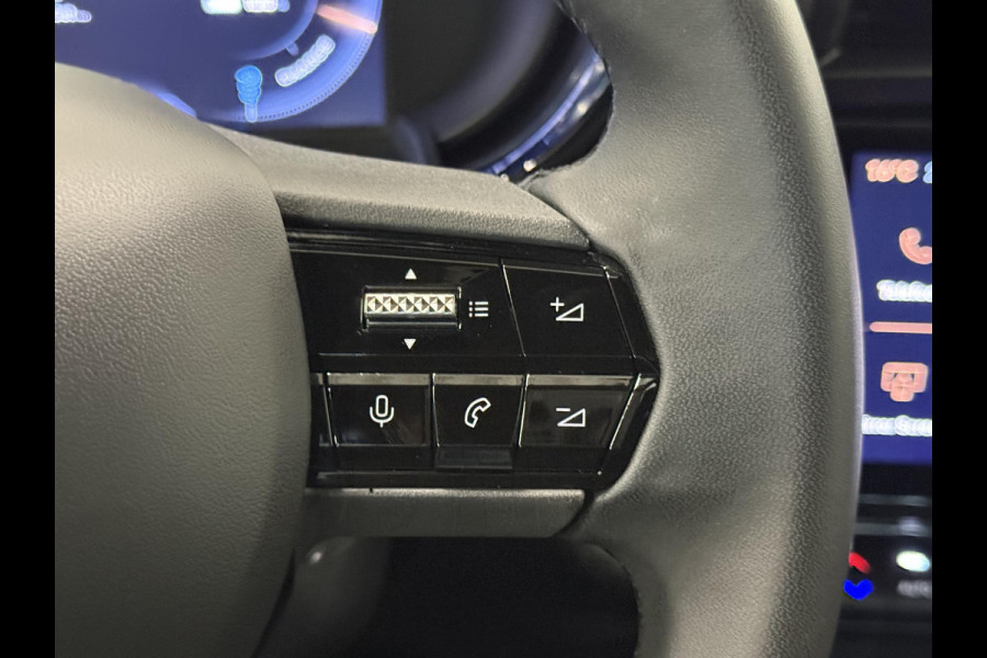 Alfa Romeo junior Elettrica Automaat 156PK Adaptieve Cruise Control LMV 18 inch Full Led Matrix Parkeer sensoren Navigatie Apple Carplay / Android auto  Climate Control