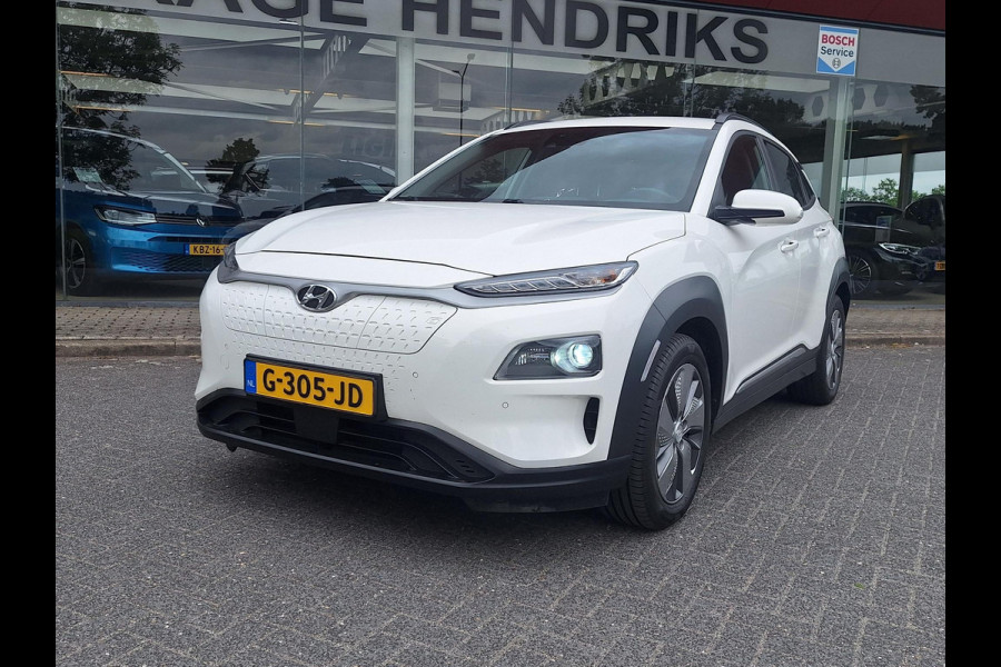 Hyundai Kona EV Premium 64 kWh | SOH: 96,8% | Warmtepomp | Lage km-stand | Leder | HUD | Blindspot | Full LED |
