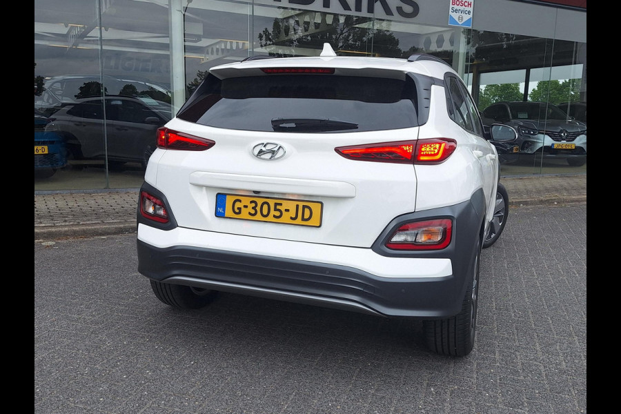 Hyundai Kona EV Premium 64 kWh | SOH: 96,8% | Warmtepomp | Lage km-stand | Leder | HUD | Blindspot | Full LED |