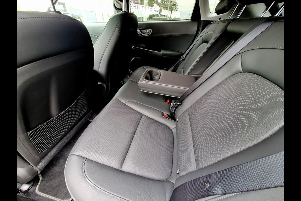 Hyundai Kona EV Premium 64 kWh | SOH: 96,8% | Warmtepomp | Lage km-stand | Leder | HUD | Blindspot | Full LED |