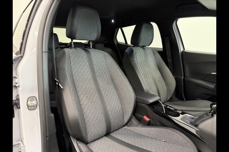 Peugeot 2008 1.2 PureTech 100 Allure Navigatie Apple Carplay/Android Auto Parkeersensoren Cruise Control Full LED Virtual Cockpit Climate Control Lichtmetalen velgen
