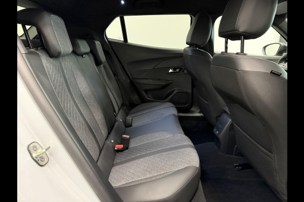 Peugeot 2008 1.2 PureTech 100 Allure Navigatie Apple Carplay/Android Auto Parkeersensoren Cruise Control Full LED Virtual Cockpit Climate Control Lichtmetalen velgen