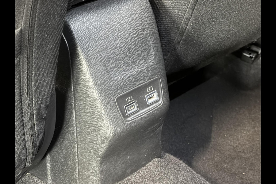 Peugeot 2008 1.2 PureTech 100 Allure Navigatie Apple Carplay/Android Auto Parkeersensoren Cruise Control Full LED Virtual Cockpit Climate Control Lichtmetalen velgen