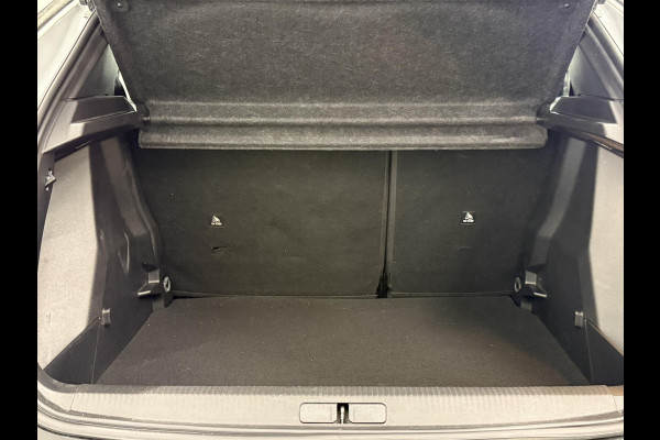 Peugeot 2008 1.2 PureTech 100 Allure Navigatie Apple Carplay/Android Auto Parkeersensoren Cruise Control Full LED Virtual Cockpit Climate Control Lichtmetalen velgen