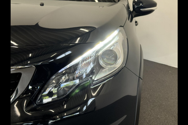 Peugeot 2008 1.2 PureTech Allure Navigatie Apple Carplay Android Auto Parkeersensoren achter Cruise Control Climate Control Lichtmetalen velgen
