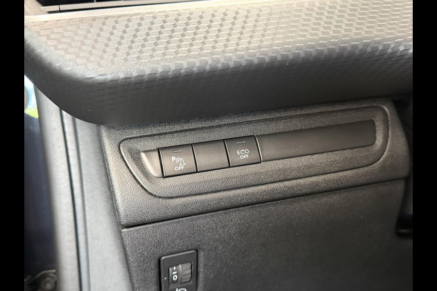 Peugeot 2008 1.2 PureTech Allure Navigatie Apple Carplay Android Auto Parkeersensoren achter Cruise Control Climate Control Lichtmetalen velgen