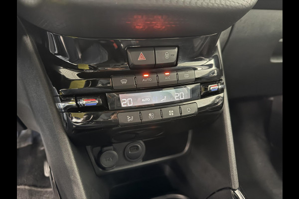 Peugeot 2008 1.2 PureTech Allure Navigatie Apple Carplay Android Auto Parkeersensoren achter Cruise Control Climate Control Lichtmetalen velgen